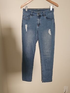 Chico Platinum Women's Mid-Rise Blue Distressed Straight Leg Size 00 Jeans. XS